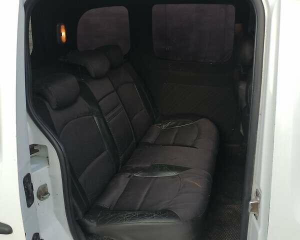 Белый Рено Кенгу, объемом двигателя 1.46 л и пробегом 245 тыс. км за 7999 $, фото 3 на Automoto.ua