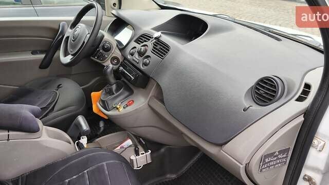 Рено Кенгу 2009 в Бориславе на Automoto.ua Белый Рено Кенгу, объемом двигателя 1.5 л и пробегом 297 тыс. км за 5550 $, фото 15 на Automoto.ua