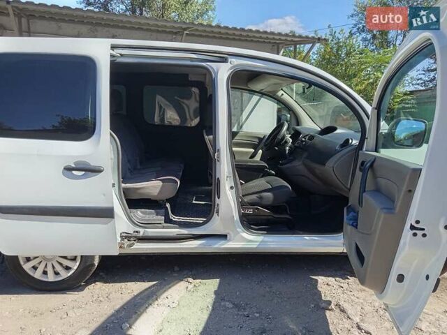 Белый Рено Кенгу, объемом двигателя 1.5 л и пробегом 237 тыс. км за 6100 $, фото 8 на Automoto.ua