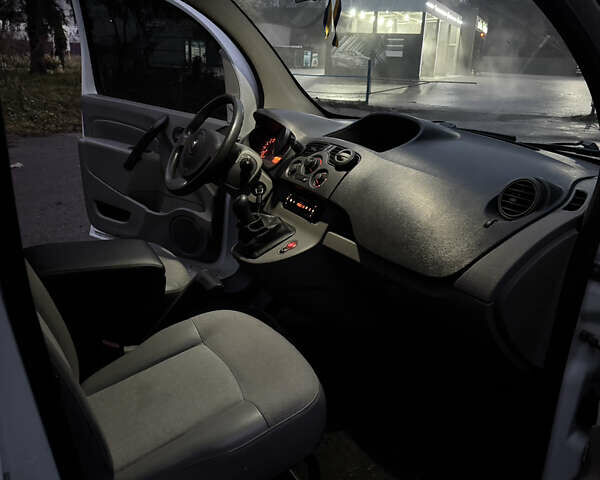 Белый Рено Кенгу, объемом двигателя 1.46 л и пробегом 110 тыс. км за 7800 $, фото 15 на Automoto.ua