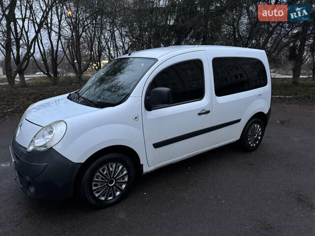 Белый Рено Кенгу, объемом двигателя 1.46 л и пробегом 110 тыс. км за 7800 $, фото 1 на Automoto.ua