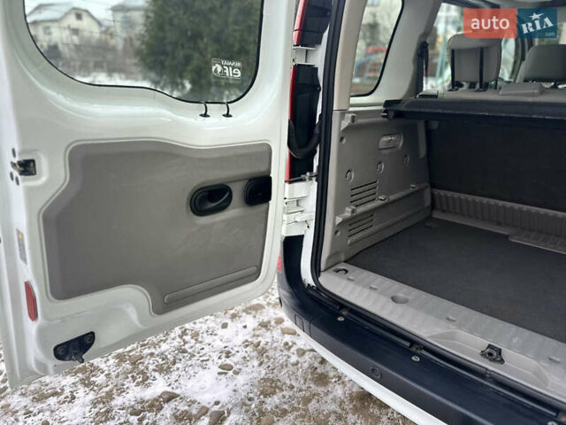 Білий Рено Кєнгу, об'ємом двигуна 1.5 л та пробігом 220 тис. км за 7400 $, фото 33 на Automoto.ua