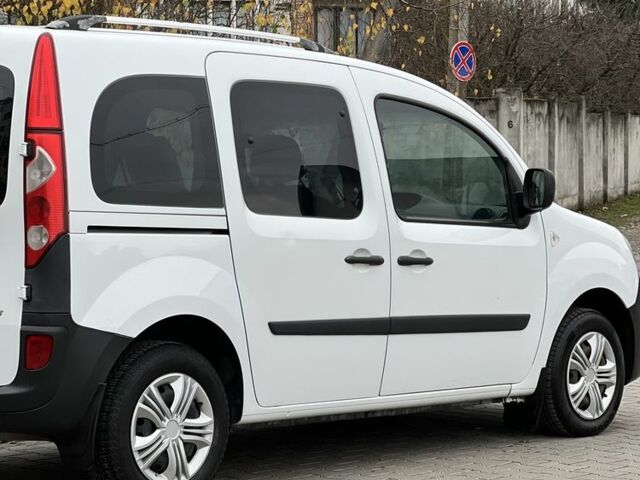 Белый Рено Кенгу, объемом двигателя 1.6 л и пробегом 185 тыс. км за 5500 $, фото 4 на Automoto.ua