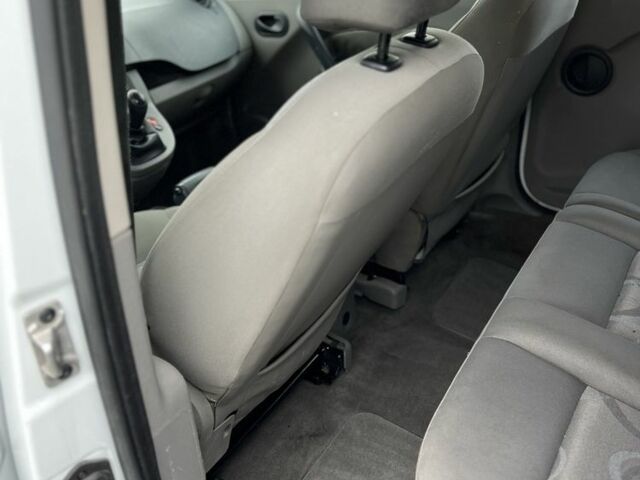 Белый Рено Кенгу, объемом двигателя 1.6 л и пробегом 185 тыс. км за 5500 $, фото 5 на Automoto.ua