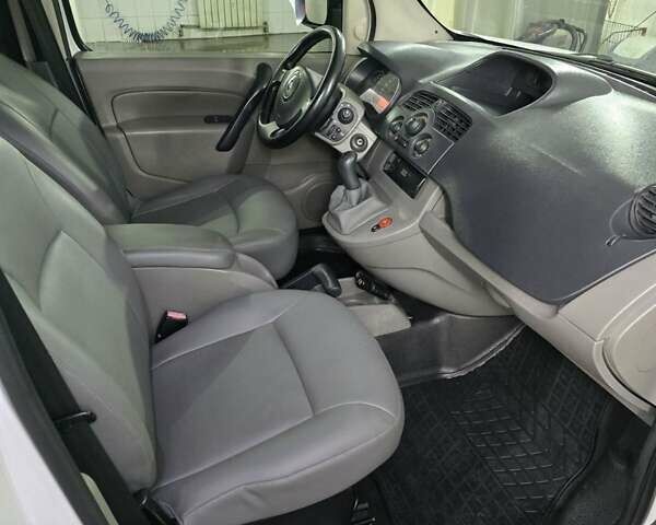 Белый Рено Кенгу, объемом двигателя 1.5 л и пробегом 399 тыс. км за 4800 $, фото 4 на Automoto.ua