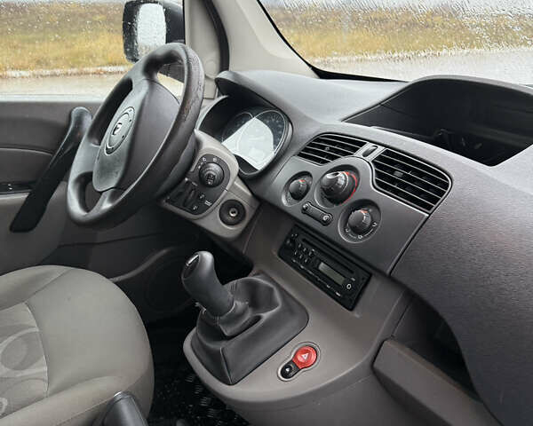 Белый Рено Кенгу, объемом двигателя 1.5 л и пробегом 170 тыс. км за 6800 $, фото 8 на Automoto.ua