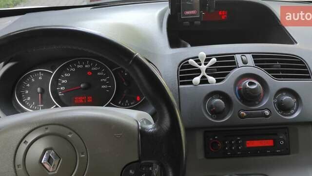 Белый Рено Кенгу, объемом двигателя 1.5 л и пробегом 415 тыс. км за 4600 $, фото 16 на Automoto.ua