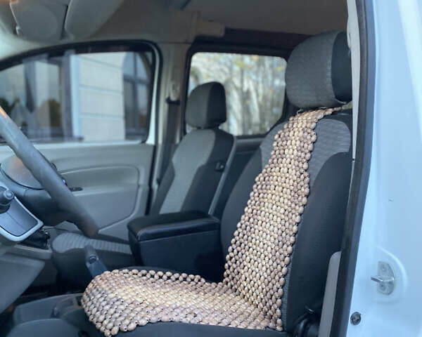 Белый Рено Кенгу, объемом двигателя 1.5 л и пробегом 270 тыс. км за 4599 $, фото 62 на Automoto.ua