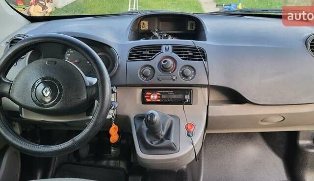 Белый Рено Кенгу, объемом двигателя 1.5 л и пробегом 284 тыс. км за 4800 $, фото 4 на Automoto.ua