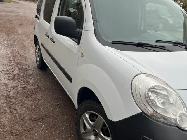 Белый Рено Кенгу, объемом двигателя 1.5 л и пробегом 330 тыс. км за 5600 $, фото 4 на Automoto.ua