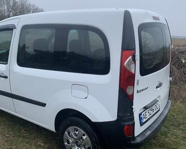 Белый Рено Кенгу, объемом двигателя 1.5 л и пробегом 270 тыс. км за 4900 $, фото 2 на Automoto.ua