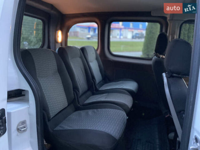 Белый Рено Кенгу, объемом двигателя 1.5 л и пробегом 270 тыс. км за 4599 $, фото 42 на Automoto.ua