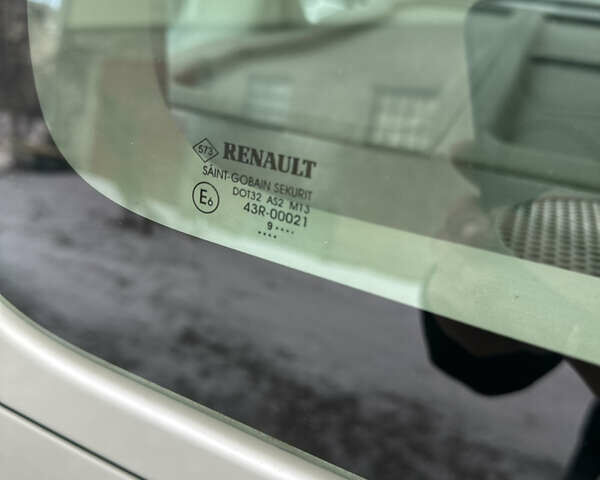 Білий Рено Кєнгу, об'ємом двигуна 1.5 л та пробігом 220 тис. км за 7400 $, фото 53 на Automoto.ua