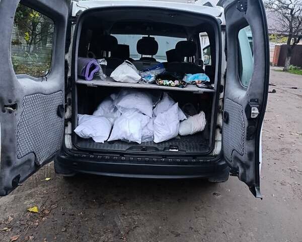 Белый Рено Кенгу, объемом двигателя 1.46 л и пробегом 186 тыс. км за 4800 $, фото 4 на Automoto.ua