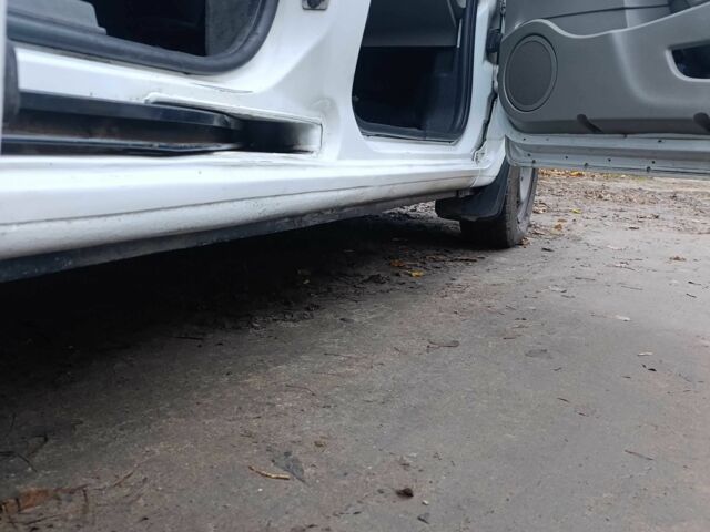 Білий Рено Кєнгу, об'ємом двигуна 1.5 л та пробігом 183 тис. км за 4800 $, фото 2 на Automoto.ua