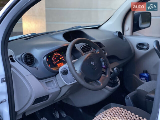 Белый Рено Кенгу, объемом двигателя 1.5 л и пробегом 270 тыс. км за 4599 $, фото 35 на Automoto.ua