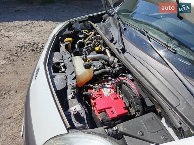 Белый Рено Кенгу, объемом двигателя 1.5 л и пробегом 237 тыс. км за 6100 $, фото 16 на Automoto.ua