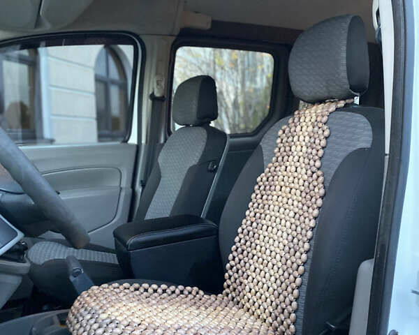 Белый Рено Кенгу, объемом двигателя 1.5 л и пробегом 270 тыс. км за 4599 $, фото 40 на Automoto.ua