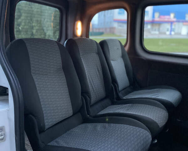 Белый Рено Кенгу, объемом двигателя 1.5 л и пробегом 270 тыс. км за 4599 $, фото 41 на Automoto.ua