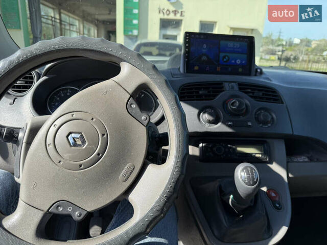 Белый Рено Кенгу, объемом двигателя 1.46 л и пробегом 300 тыс. км за 5500 $, фото 3 на Automoto.ua