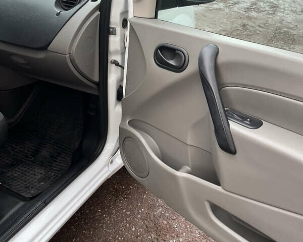 Белый Рено Кенгу, объемом двигателя 1.46 л и пробегом 398 тыс. км за 5600 $, фото 8 на Automoto.ua