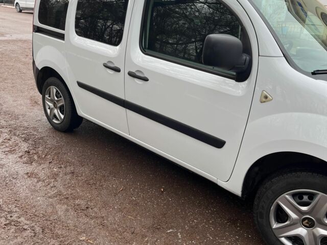 Белый Рено Кенгу, объемом двигателя 1.5 л и пробегом 330 тыс. км за 5600 $, фото 5 на Automoto.ua