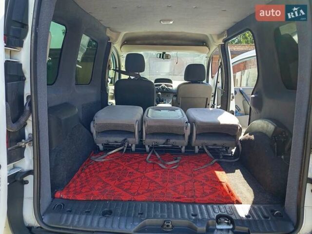 Белый Рено Кенгу, объемом двигателя 1.5 л и пробегом 237 тыс. км за 6100 $, фото 6 на Automoto.ua