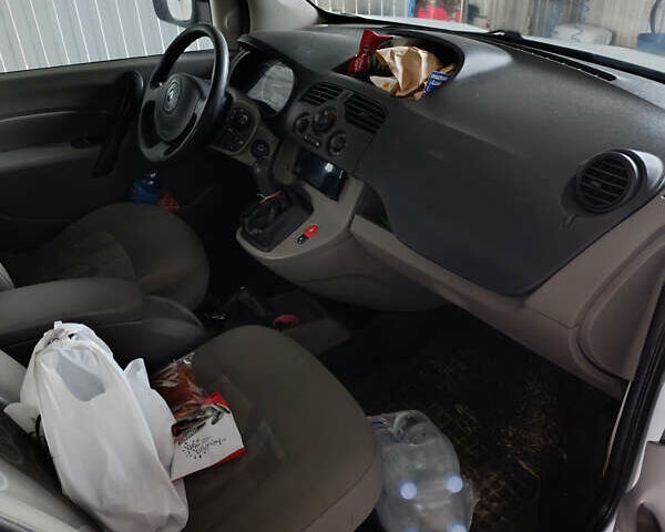 Белый Рено Кенгу, объемом двигателя 1.46 л и пробегом 320 тыс. км за 4700 $, фото 5 на Automoto.ua