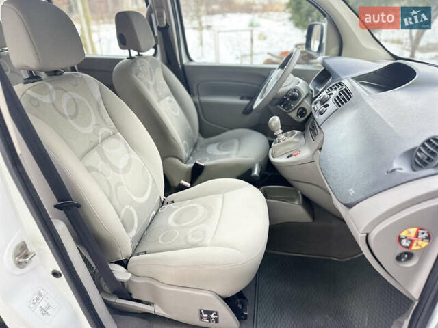 Білий Рено Кєнгу, об'ємом двигуна 1.5 л та пробігом 220 тис. км за 7400 $, фото 26 на Automoto.ua