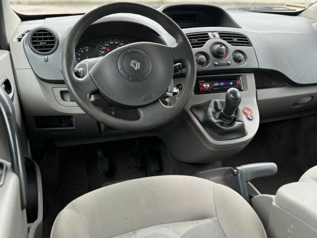 Белый Рено Кенгу, объемом двигателя 1.6 л и пробегом 185 тыс. км за 5500 $, фото 6 на Automoto.ua