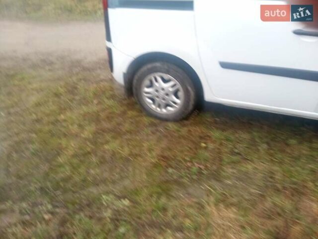 Белый Рено Кенгу, объемом двигателя 1.5 л и пробегом 238 тыс. км за 5500 $, фото 24 на Automoto.ua