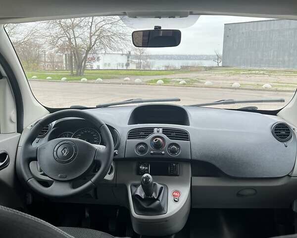 Білий Рено Кєнгу, об'ємом двигуна 1.46 л та пробігом 280 тис. км за 5250 $, фото 4 на Automoto.ua