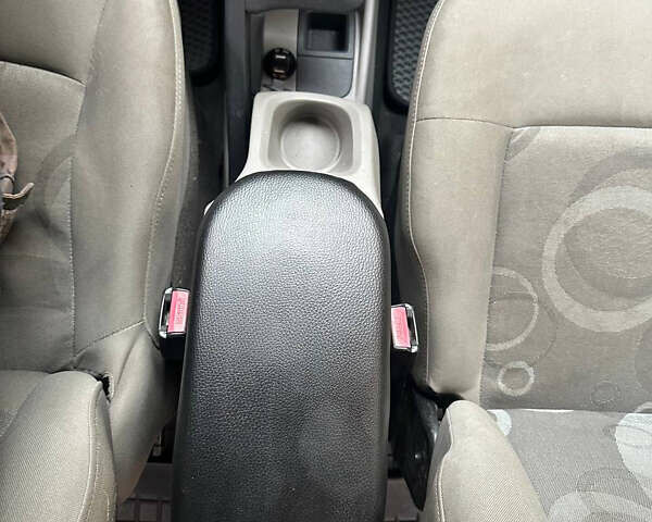 Белый Рено Кенгу, объемом двигателя 1.46 л и пробегом 357 тыс. км за 6100 $, фото 8 на Automoto.ua