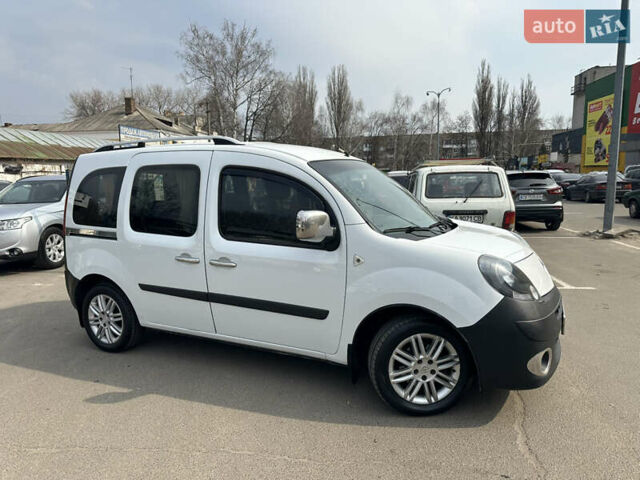 Белый Рено Кенгу, объемом двигателя 1.46 л и пробегом 200 тыс. км за 6999 $, фото 7 на Automoto.ua