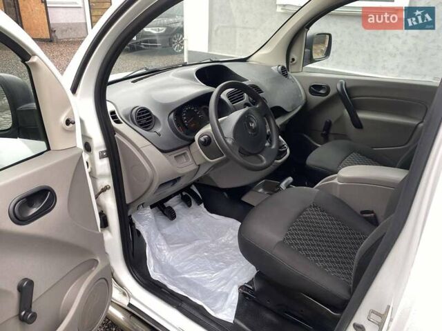 Белый Рено Кенгу, объемом двигателя 1.46 л и пробегом 350 тыс. км за 6800 $, фото 10 на Automoto.ua