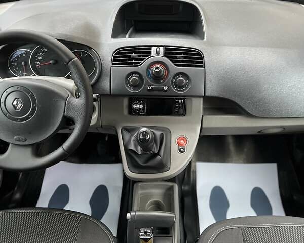 Білий Рено Кєнгу, об'ємом двигуна 1.46 л та пробігом 280 тис. км за 5250 $, фото 24 на Automoto.ua