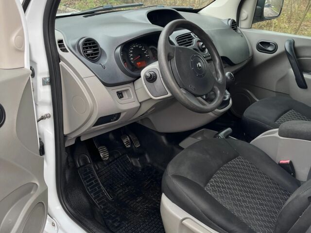 Белый Рено Кенгу, объемом двигателя 1.5 л и пробегом 330 тыс. км за 5600 $, фото 6 на Automoto.ua