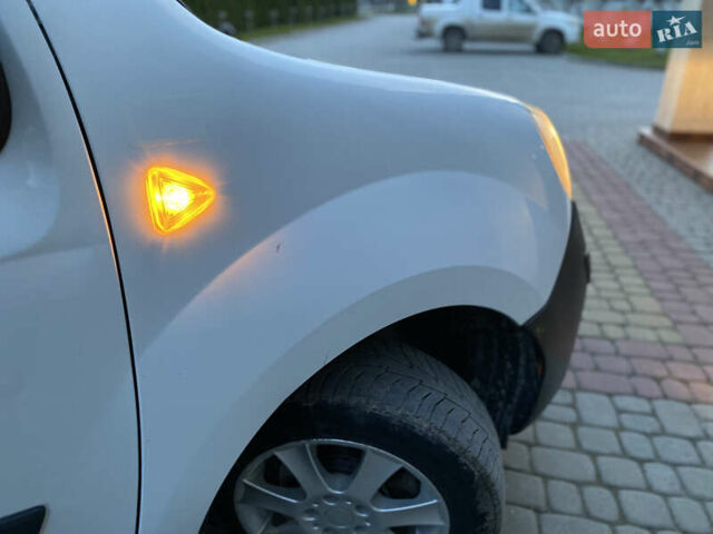 Белый Рено Кенгу, объемом двигателя 1.5 л и пробегом 270 тыс. км за 4599 $, фото 58 на Automoto.ua