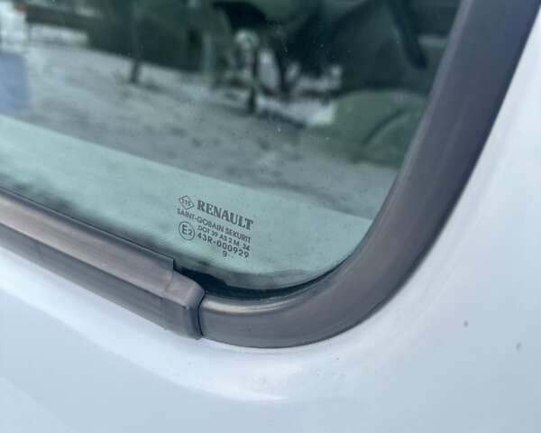 Білий Рено Кєнгу, об'ємом двигуна 1.5 л та пробігом 220 тис. км за 7400 $, фото 48 на Automoto.ua