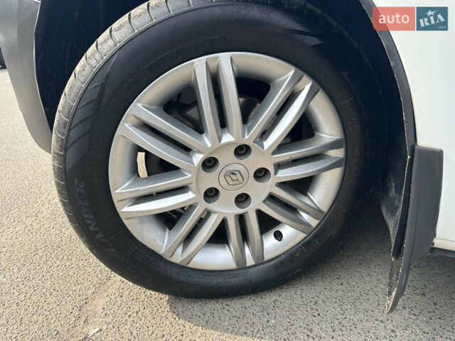 Белый Рено Кенгу, объемом двигателя 1.46 л и пробегом 200 тыс. км за 6999 $, фото 26 на Automoto.ua