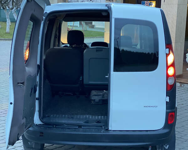 Белый Рено Кенгу, объемом двигателя 1.5 л и пробегом 270 тыс. км за 4599 $, фото 45 на Automoto.ua