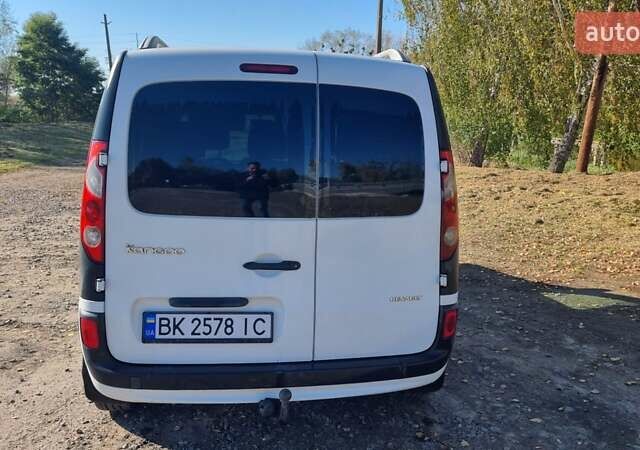 Белый Рено Кенгу, объемом двигателя 1.5 л и пробегом 281 тыс. км за 6300 $, фото 6 на Automoto.ua