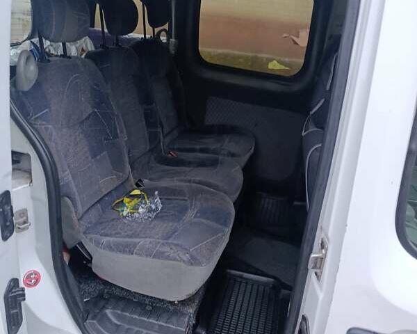 Белый Рено Кенгу, объемом двигателя 1.46 л и пробегом 186 тыс. км за 4800 $, фото 1 на Automoto.ua