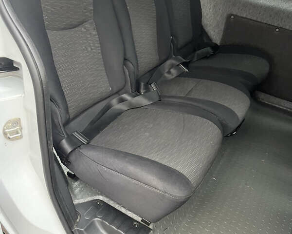 Белый Рено Кенгу, объемом двигателя 1.46 л и пробегом 398 тыс. км за 5600 $, фото 15 на Automoto.ua