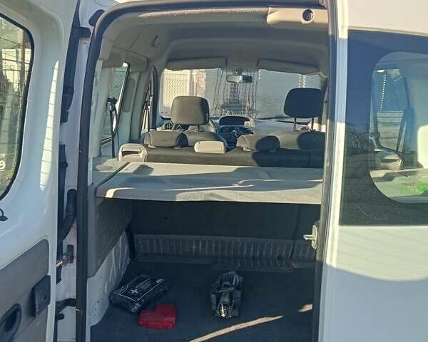 Белый Рено Кенгу, объемом двигателя 1.5 л и пробегом 260 тыс. км за 6200 $, фото 3 на Automoto.ua