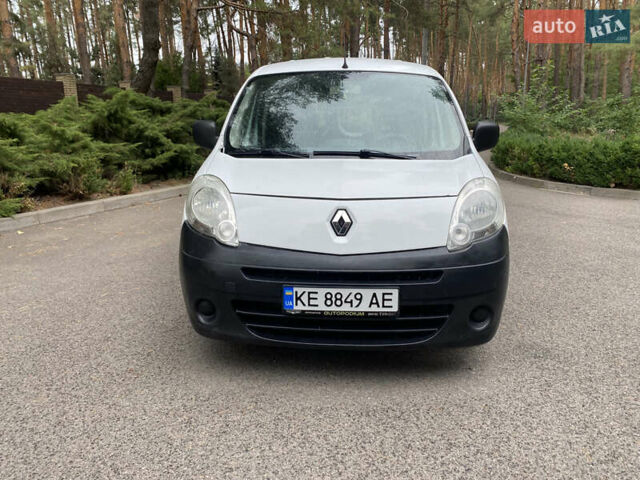 Белый Рено Кенгу, объемом двигателя 1.46 л и пробегом 160 тыс. км за 3999 $, фото 2 на Automoto.ua