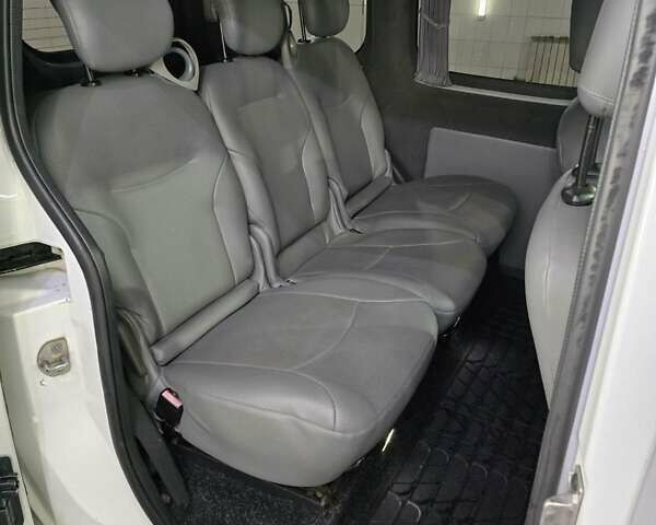 Белый Рено Кенгу, объемом двигателя 1.5 л и пробегом 399 тыс. км за 4800 $, фото 2 на Automoto.ua