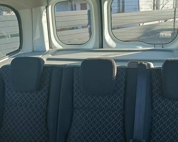 Белый Рено Кенгу, объемом двигателя 1.5 л и пробегом 260 тыс. км за 6200 $, фото 11 на Automoto.ua