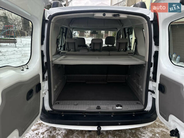 Білий Рено Кєнгу, об'ємом двигуна 1.5 л та пробігом 220 тис. км за 7400 $, фото 32 на Automoto.ua