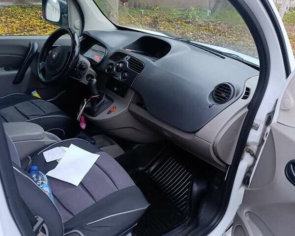 Белый Рено Кенгу, объемом двигателя 1.46 л и пробегом 186 тыс. км за 4800 $, фото 3 на Automoto.ua